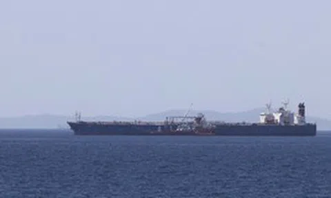 Bẻ gãy phong toả của Mỹ, siêu tàu chở gần 2 triệu thùng dầu Iran trị giá 220 triệu USD tiến thẳng tới một nước Đông Nam Á