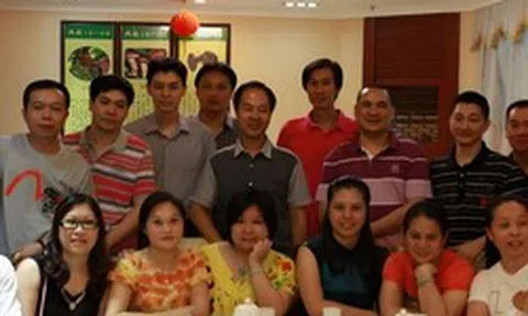 Họp lớp hết 190 triệu, cậu bạn nghèo ngày xưa đứng ra trả tiền nhưng bị khịa: Khi phục vụ quay lại nói 1 câu, tất cả liền "xanh mặt"
