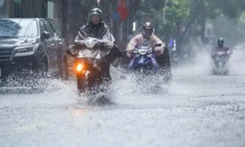 Dự báo thời tiết 7/5: Gió mùa Đông Bắc tràn về, miền Bắc mưa dông kèm lốc sét, nguy cơ lũ quét cao