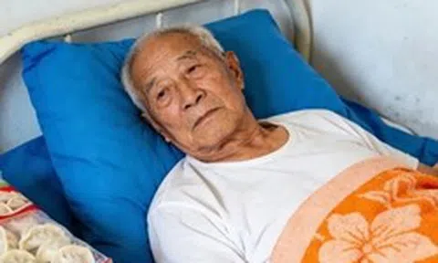 Nằm liệt giường suốt 3 tháng, ông cụ 68 tuổi cay đắng nhận ra chỗ dựa thật sự lúc về già không phải vợ con mà là người này