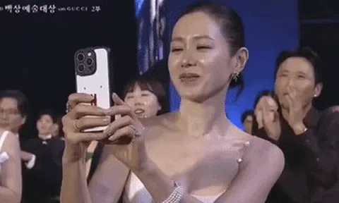 Câu nói ngọt ngào của Hyun Bin khiến khán phòng vỡ òa còn Son Ye Jin cười tít mắt