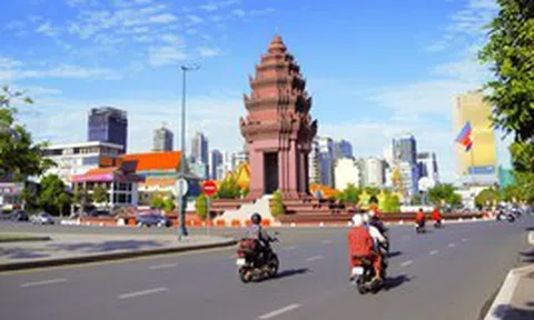 Áp lực bất ổn dồn dập, Campuchia vừa phải tự hạ dự báo tăng trưởng
