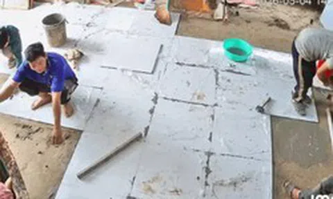 Hành động của nhóm thợ xây với bé gái đang ngủ trên võng được chủ nhà cắt ra đăng khắp nơi