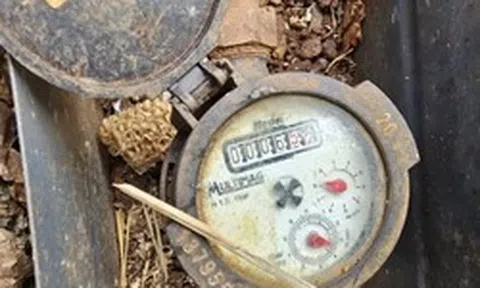 Tá hỏa, hóa đơn tiền nước ‘phi mã’ hơn 60 lần tháng trước