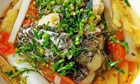 Nấu canh cá đừng chỉ dùng dứa và cà chua: Thêm một nhúm lá này vào, nước dùng thanh vị, khử sạch mùi tanh ngon hơn ngoài hàng