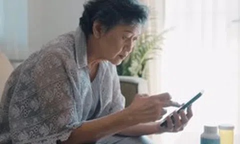 Sau khi bố qua đời, mẹ tôi chuyển đến sống cùng dì nhưng chỉ vài ngày đã quay về: Hoá ra tuổi già có 1 sự thật khó nói