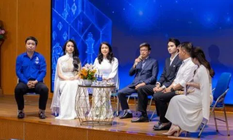 Nhà thiết kế Việt Hùng đi tìm "Hoa khôi, Nam vương" ở Đại học Công Thương