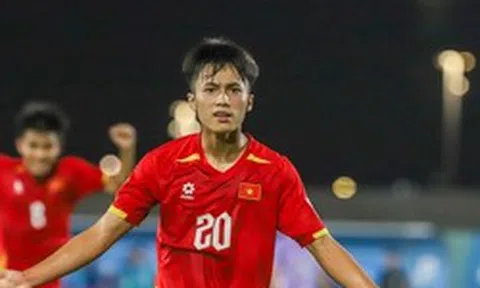 Lê Sỹ Bách là ai?