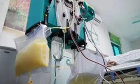 Người đàn ông 44 tuổi máu chuyển "trắng như sữa", nguy kịch vì 1 loại thịt và 1 đồ uống nhiều người mê mỗi mùa hè