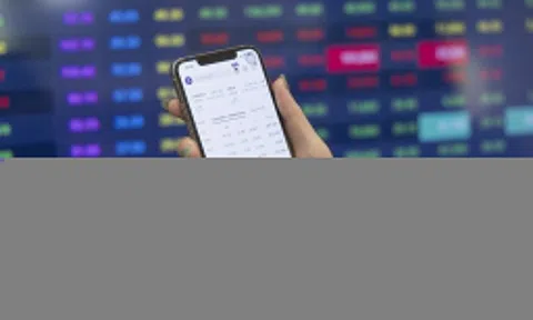 Vingroup, Vinhomes kéo VN-Index lên đỉnh lịch sử mới