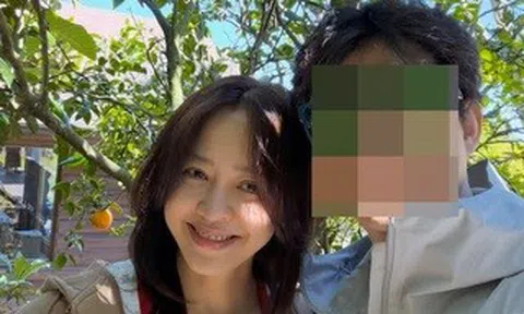 Minh tinh "Nhà vua và chàng hề" tái hôn tuổi 49 với một bác sĩ
