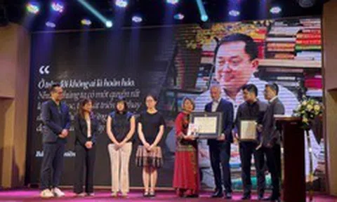 Ông Hoàng Nam Tiến được trao bằng Tiến sĩ danh dự từ đại học Mỹ