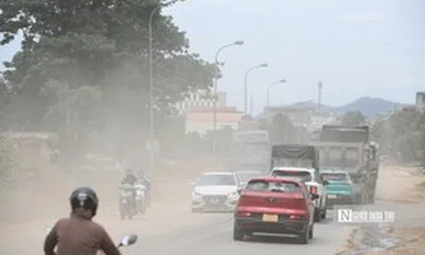 Người dân Hà Nội khổ sở sống chung với bụi bẩn, ô nhiễm bên dự án mở rộng Quốc lộ 6