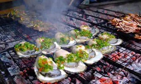 Vừa ăn hải sản xong đã đỏ mặt, nổi mẩn khắp người? Bác sĩ lên tiếng cảnh báo