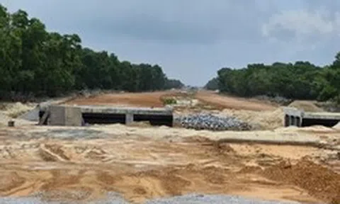 Giá vật liệu tăng phi mã, nhiều công trình trọng điểm ở Quảng Trị thi công cầm chừng