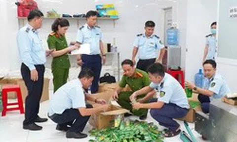 "Đột kích" xưởng sản xuất hàng chục ngàn chai dầu gió giả ở Tây Ninh
