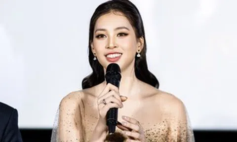 Hoa hậu Tiểu Vy muốn là bông hoa đang tỏa hương