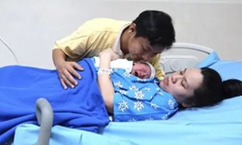 Từ 2027, phụ nữ sinh đủ 2 con trước 35 tuổi được hỗ trợ tối thiểu 2 triệu đồng