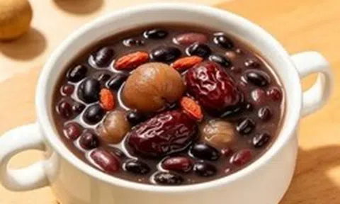 Đậu đen đem nấu cùng 2 thứ này sẽ bổ gan và máu, giảm nhiệt bên trong, ngủ ngon, có làn da hồng hào