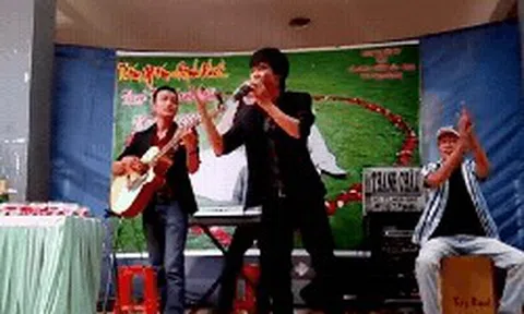 Clip khó tin của nhạc sĩ đắt show nhất Việt Nam