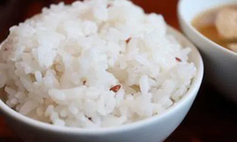 Vẫn ăn cơm trắng, người đàn ông giảm đường huyết, 10 kg trong 4 tháng nhờ 3 thay đổi đơn giản
