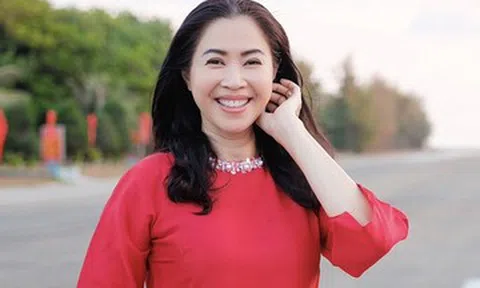 MC Quỳnh Hoa tuổi 54 là phó giám đốc quyền lực, quyết 'giấu' chồng suốt 30 năm