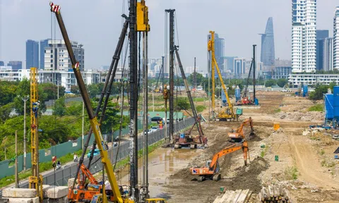 Rầm rộ thi công các tuyến đường huyết mạch ở Thủ Thiêm