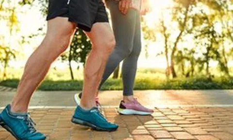 Đi bộ nhanh hay chậm sống lâu hơn?