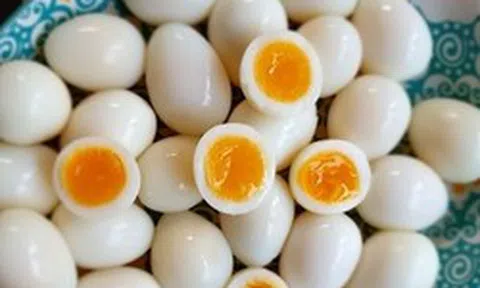 Tiktoker nổi tiếng vì ăn 40 quả trứng mỗi ngày trong 5 năm, bác sĩ hoảng hốt: Đi khám ngay còn kịp!
