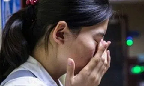 Nữ sinh giỏi nhất trường liên tiếp thi trượt đại học, 20 năm sau nhận tin báo: “Đã có bằng tốt nghiệp, đang làm giáo viên”