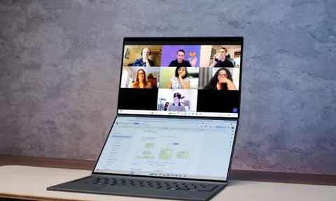 Zenbook Duo mang trải nghiệm desktop nhiều màn hình lên laptop di động