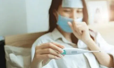 Người phụ nữ phổi toàn mảng trắng "như phủ bụi" vì thứ cứ hè tới là nhà nào cũng phải dùng