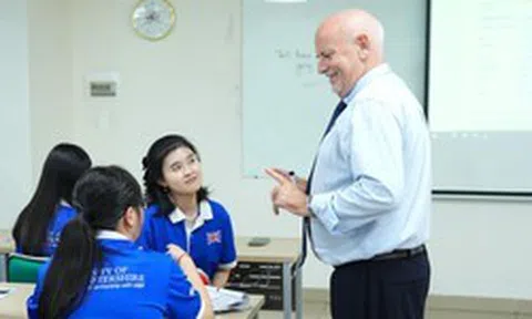 Đội ngũ giảng viên quốc tế nâng tầm trải nghiệm học tập tại Gloucestershire Vietnam