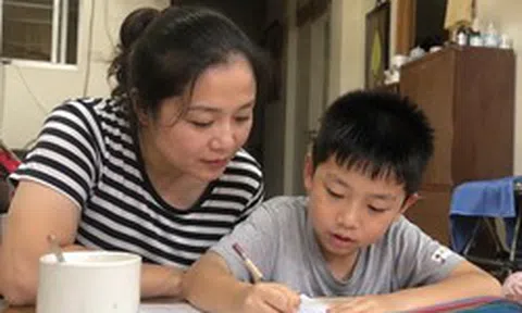 Chỉ dạy đúng 2 câu mà người mẹ này giúp con đỗ ĐH nổi tiếng: Hiệu quả hơn 100 lời khen, giúp trẻ vững vàng cả đời!
