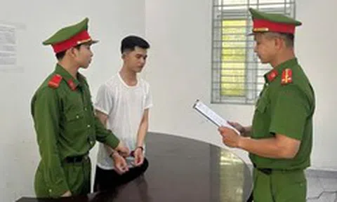 Thi hành lệnh bắt tạm giam quản lý kiêm thu ngân chiếm SN 1999 liên quan tới số tiền 881 triệu đồng của quán ăn
