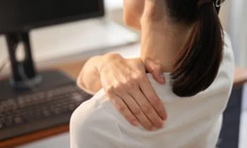 Đau cổ vai gáy kéo dài: Bác sĩ Bệnh viện Bạch Mai đưa ra giải pháp “đánh bay” không cần dùng thuốc tây