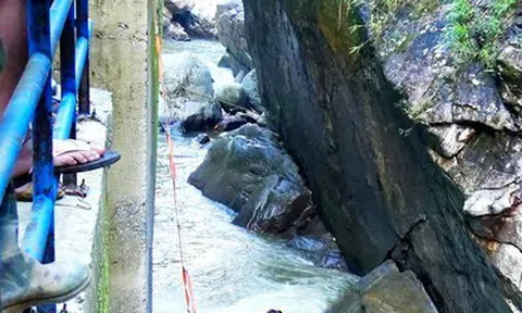 2 du khách đuối nước ở suối Cát Cát, Lào Cai: Đã tìm thấy 1 thi thể nữ