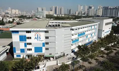 TP.HCM có 1 ngôi trường sở hữu 3 cơ sở hiện đại, sân bóng chuẩn FIFA và khu nội trú cao cấp, thu học phí gần 1 tỷ đồng/năm