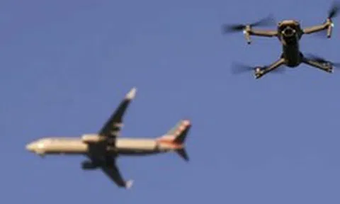 Chỉ trong 2 ngày, 38 chuyến bay, hàng ngàn hành khách bị ảnh hưởng do drone và diều