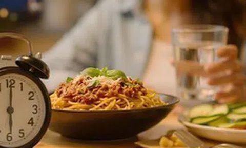 Nghiện ăn đêm khiến cơ thể bật chế độ tích mỡ, bác sĩ chỉ ra 2 món cứu cánh