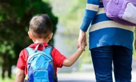 Giáo sư tâm lý nổi tiếng nói thẳng: Trẻ dưới 6 tuổi không nên học 3 kiểu lớp này, cha mẹ dễ tốn tiền vô ích