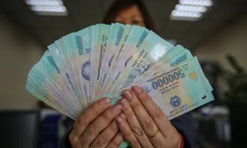 Phát hiện 50 tờ tiền 500.000 đồng bị bỏ lại trên chuyến tàu đi từ TP.HCM