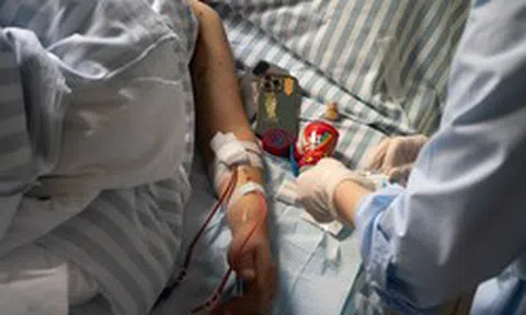 Người đàn ông 38 tuổi suy thận giai đoạn cuối vì loại nước mát lạnh, "vạn người mê" mỗi mùa hè