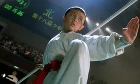 'Thần đồng võ thuật' nổi tiếng toàn châu Á, giải nghệ năm 11 tuổi giờ ra sao?