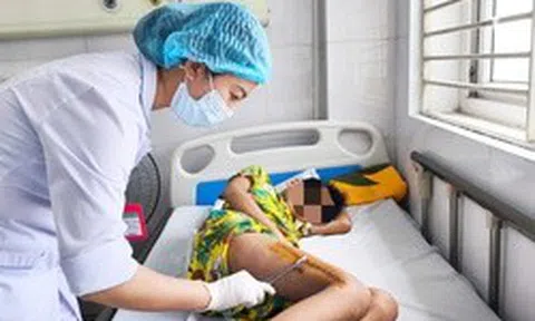 Bé trai 11 tuổi suýt mất chân vì 1 loại vi khuẩn được ví là "sát thủ vô hình" thường cư trú tự nhiên trên da và khoang mũi