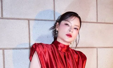 Diễn viên Nguyễn Công Nương biến hóa rạng rỡ trên thảm đỏ ra mắt "Lầu Chú Hỏa"