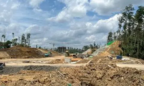 Phát hiện loạt xe ủi Trung Quốc rầm rộ san phẳng rừng rậm, xây công trình 'thế kỷ' trị giá hàng chục tỷ USD, rộng gần 2.600 km² tại nước láng giềng Việt Nam