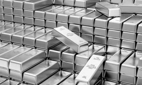 Quỹ bạc lớn nhất thế giới tiếp tục “xả hàng”, bán ròng hơn 58 tấn chỉ trong một tuần