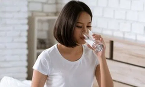 Lời khuyên dành cho những người sáng nào cũng uống 1 ly nước