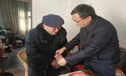 Ông cụ cầm giấy nợ đến ủy ban muốn "nhận lại" hơn 42 tỷ đồng, cán bộ lập tức nhờ công an mở cuộc điều tra, phát hiện sự thật chấn động